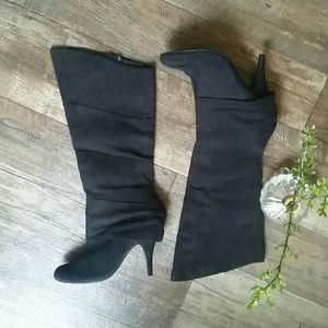 Black heeled boots